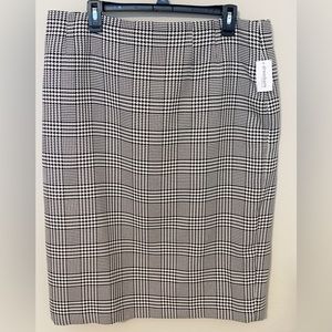NWT Jones Studio (size 16) Black and White Plaid Houndstooth Pencil Skirt